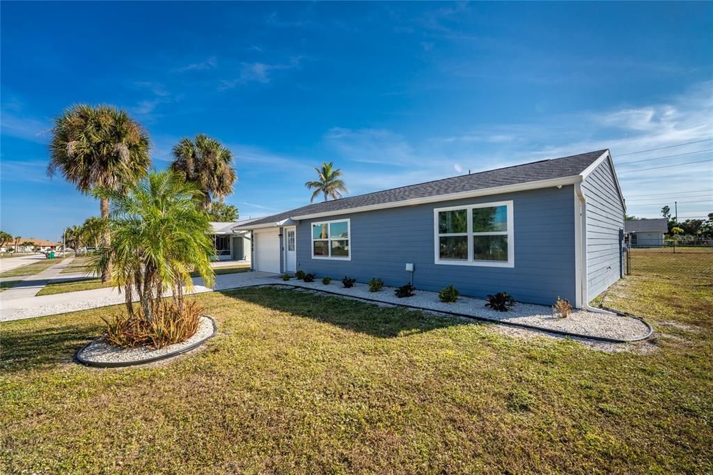 For Sale: $199,000 (2 beds, 2 baths, 962 Square Feet)