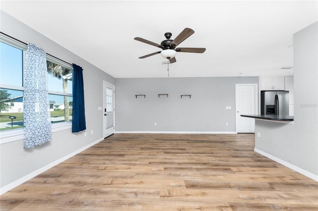 For Sale: $199,000 (2 beds, 2 baths, 962 Square Feet)