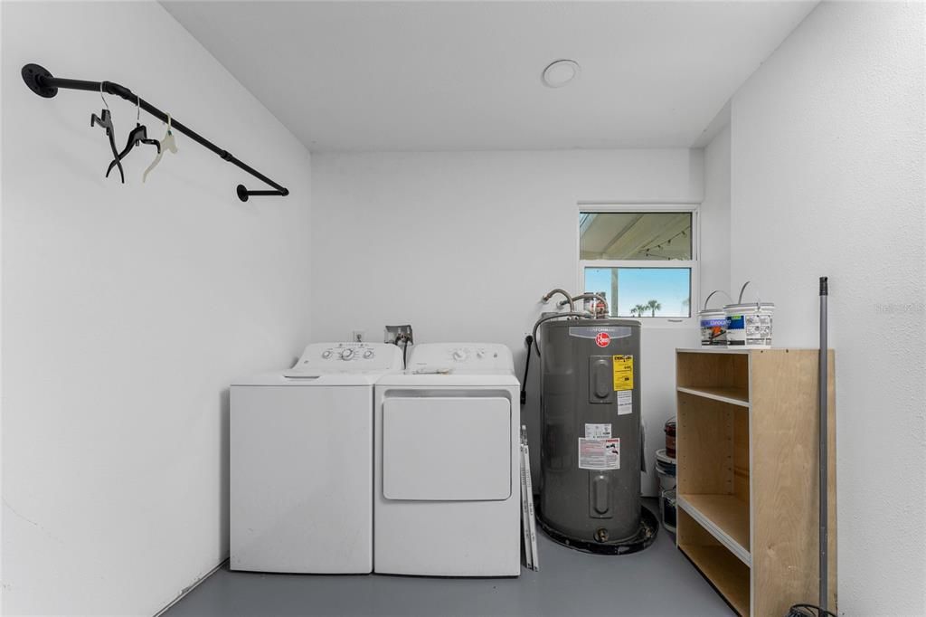 For Sale: $199,000 (2 beds, 2 baths, 962 Square Feet)