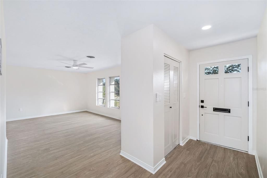 На продажу: $349,900 (3 спален, 2 ванн, 1443 Квадратных фут)