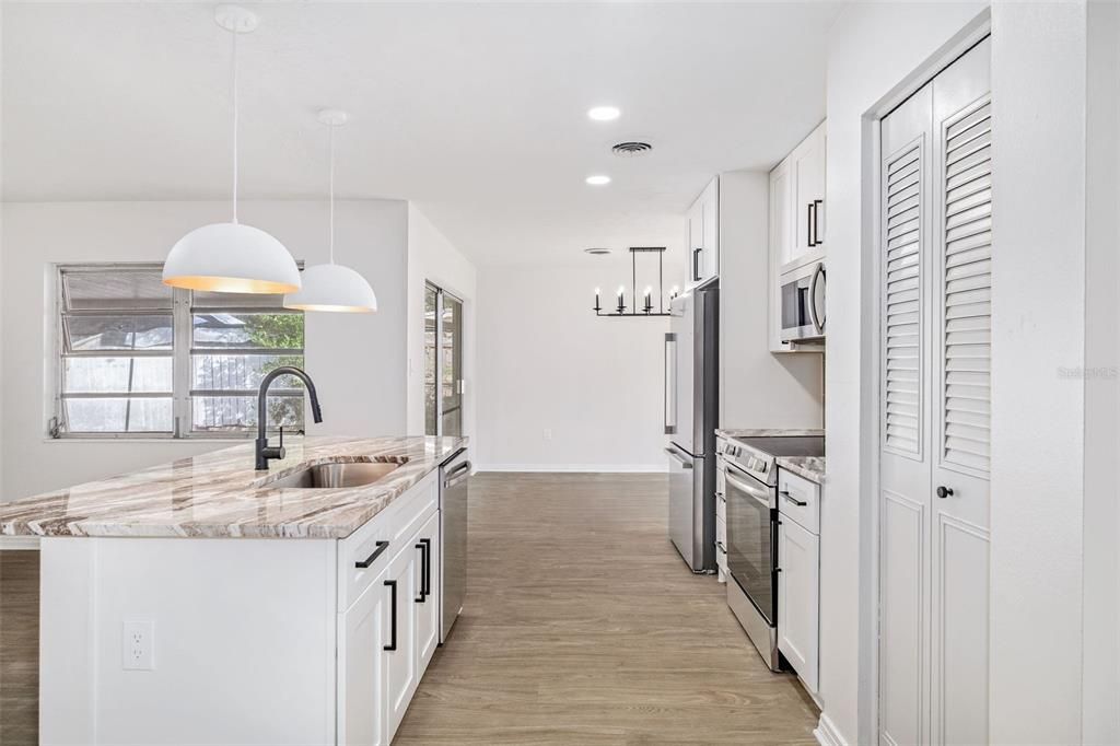 На продажу: $349,900 (3 спален, 2 ванн, 1443 Квадратных фут)