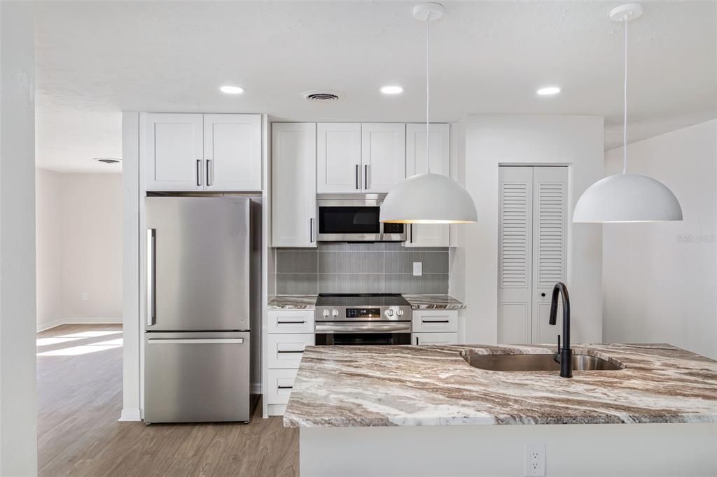 На продажу: $349,900 (3 спален, 2 ванн, 1443 Квадратных фут)