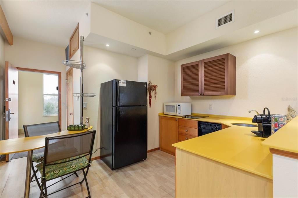 待售: $139,900 (1 贝兹, 1 浴室, 670 平方英尺)