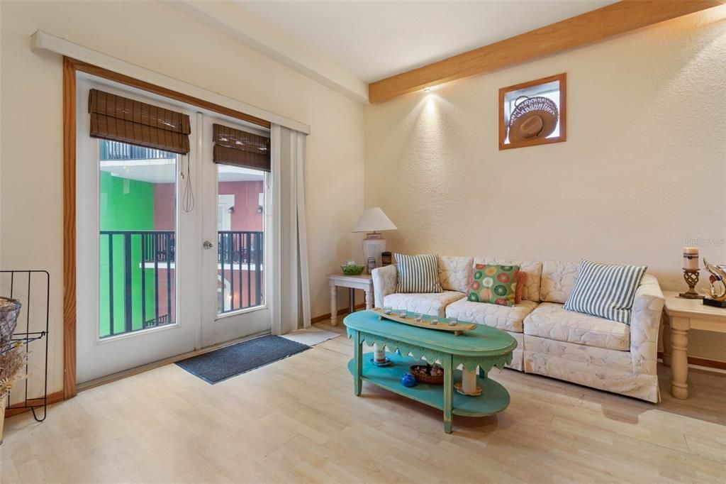 待售: $139,900 (1 贝兹, 1 浴室, 670 平方英尺)