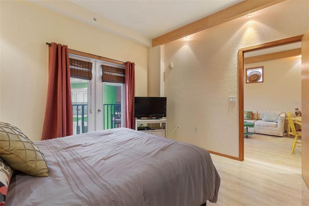 待售: $139,900 (1 贝兹, 1 浴室, 670 平方英尺)