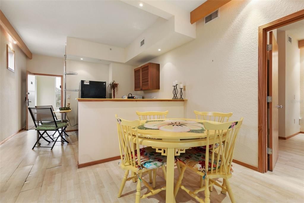 待售: $139,900 (1 贝兹, 1 浴室, 670 平方英尺)