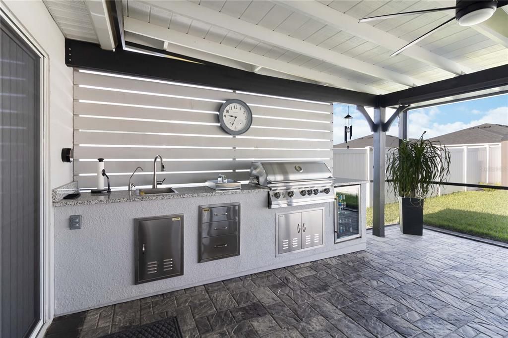 For Sale: $435,000 (4 beds, 2 baths, 1696 Square Feet)