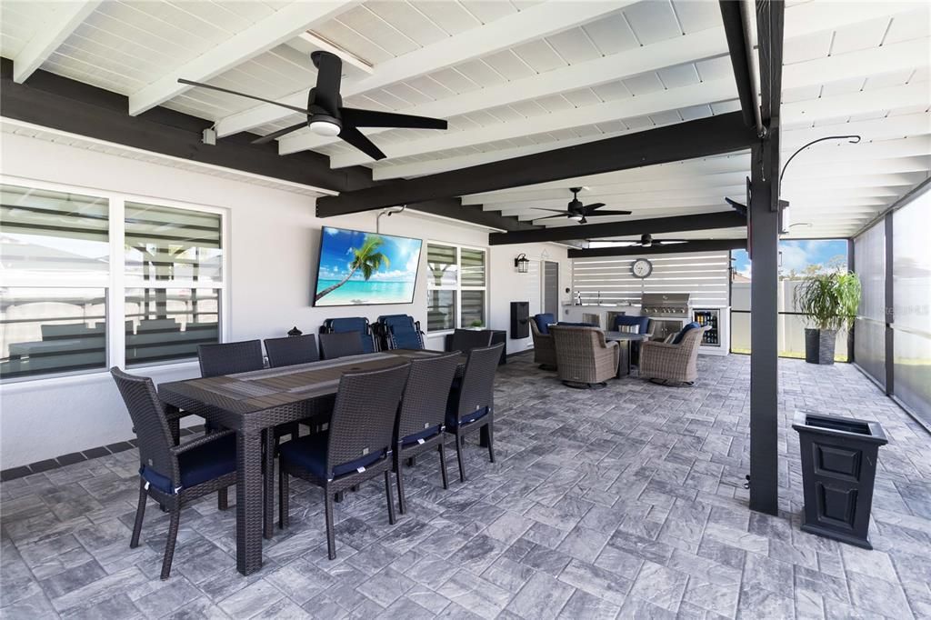 For Sale: $435,000 (4 beds, 2 baths, 1696 Square Feet)