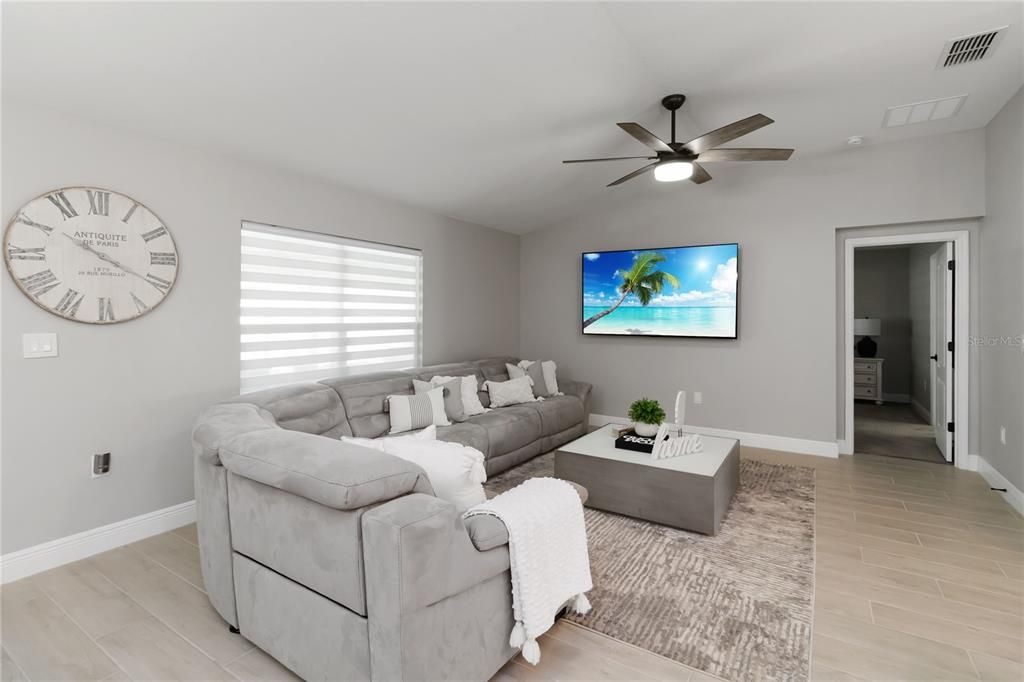 For Sale: $435,000 (4 beds, 2 baths, 1696 Square Feet)