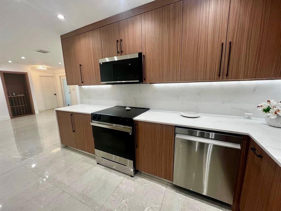 For Sale: $1,145,000 (4 beds, 2 baths, 2083 Square Feet)