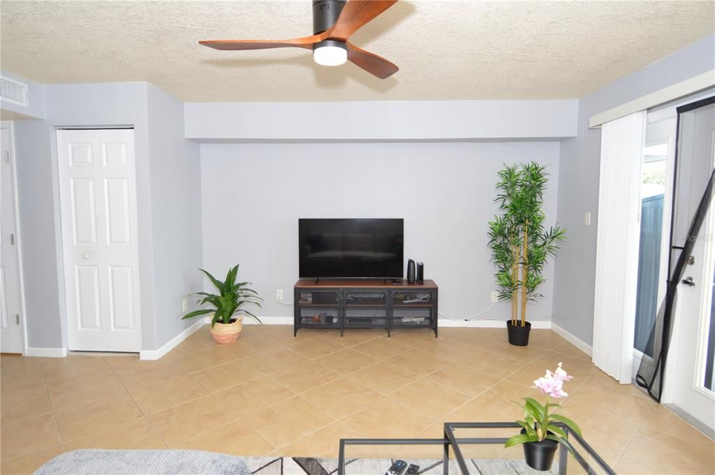 В аренду: $2,600 (2 спален, 1 ванн, 1022 Квадратных фут)