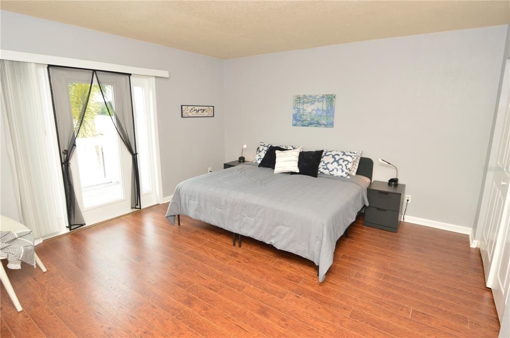 В аренду: $2,600 (2 спален, 1 ванн, 1022 Квадратных фут)