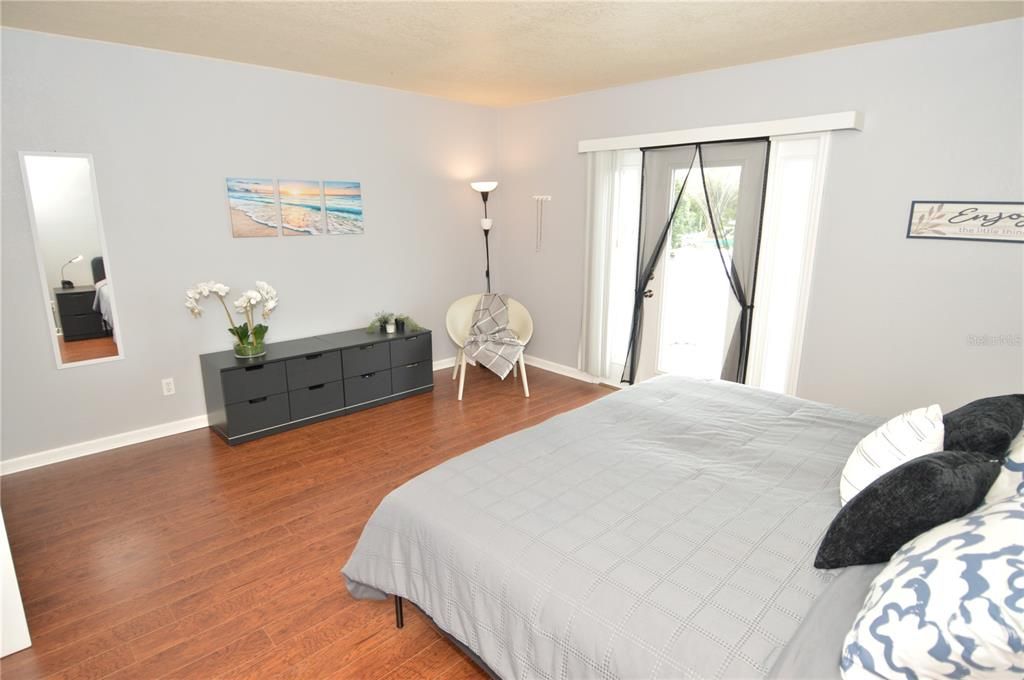 В аренду: $2,600 (2 спален, 1 ванн, 1022 Квадратных фут)