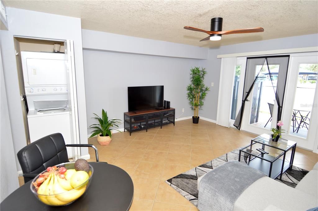 В аренду: $2,600 (2 спален, 1 ванн, 1022 Квадратных фут)