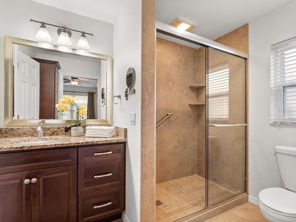 待售: $550,000 (4 贝兹, 2 浴室, 2208 平方英尺)