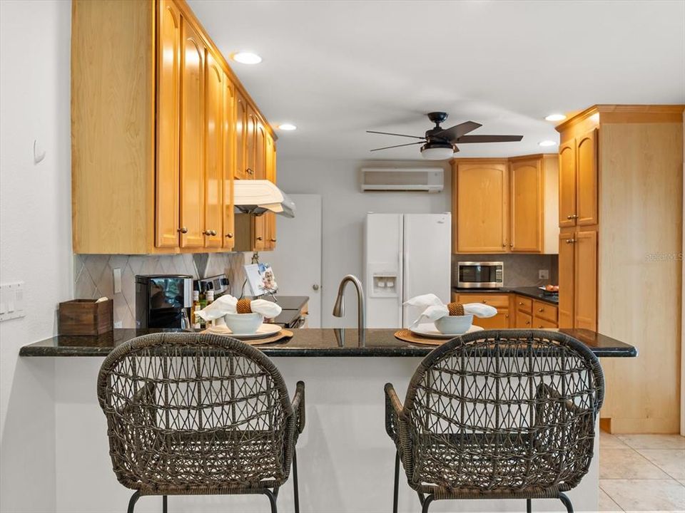 待售: $550,000 (4 贝兹, 2 浴室, 2208 平方英尺)