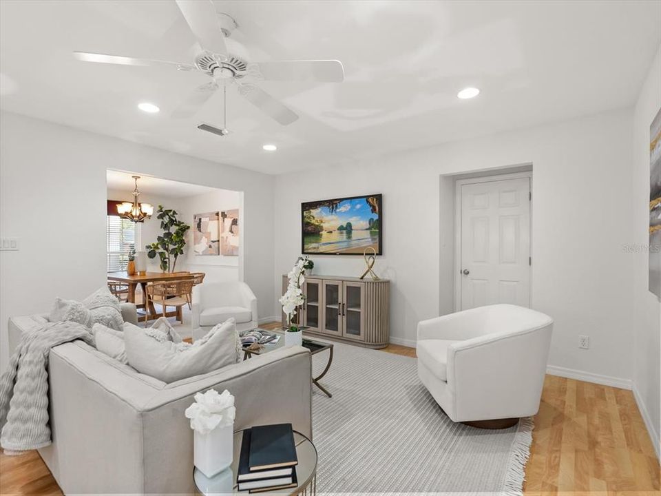 待售: $550,000 (4 贝兹, 2 浴室, 2208 平方英尺)