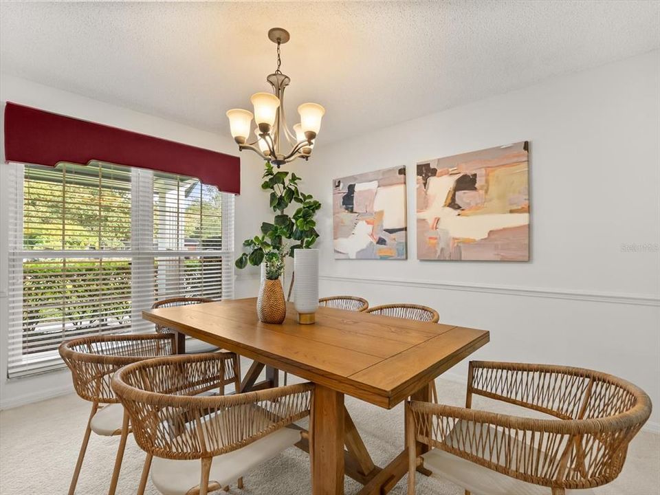 待售: $550,000 (4 贝兹, 2 浴室, 2208 平方英尺)