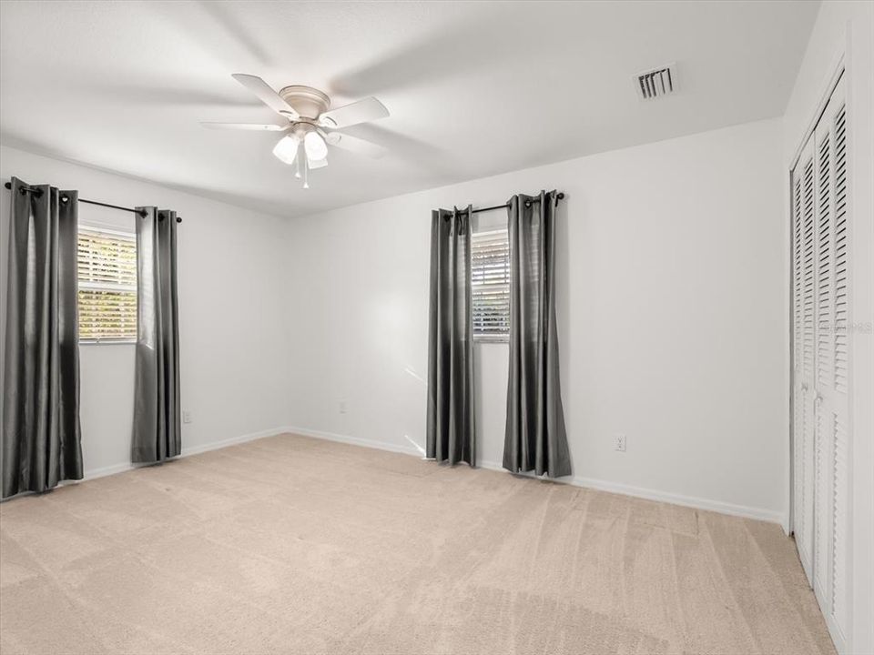 待售: $550,000 (4 贝兹, 2 浴室, 2208 平方英尺)