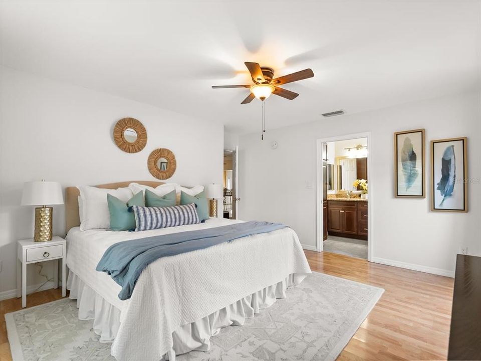 待售: $550,000 (4 贝兹, 2 浴室, 2208 平方英尺)