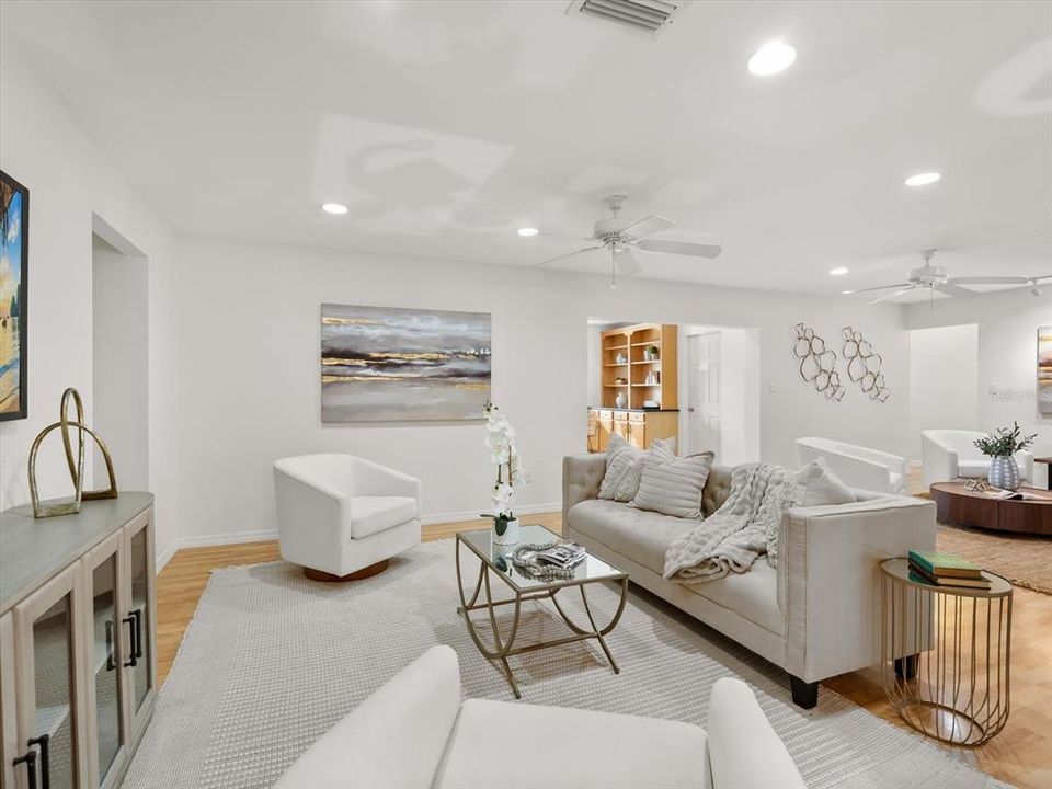 待售: $550,000 (4 贝兹, 2 浴室, 2208 平方英尺)