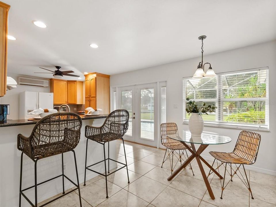 待售: $550,000 (4 贝兹, 2 浴室, 2208 平方英尺)