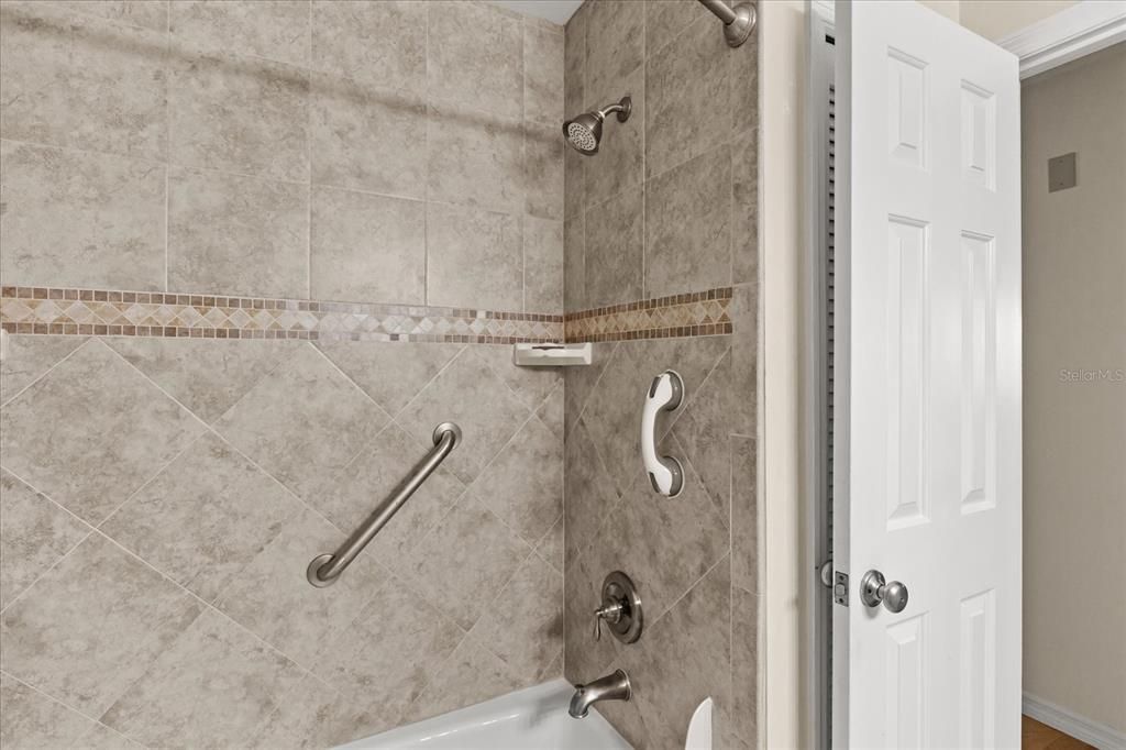 待售: $550,000 (4 贝兹, 2 浴室, 2208 平方英尺)