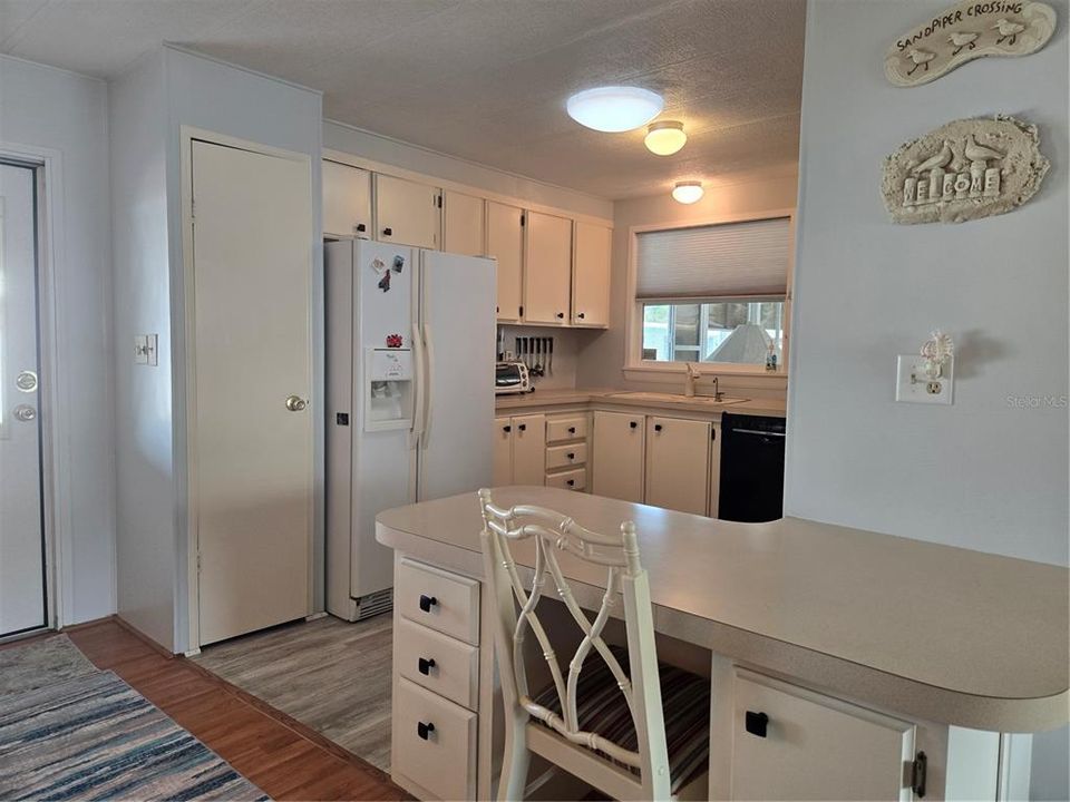 待售: $143,000 (2 贝兹, 2 浴室, 1055 平方英尺)