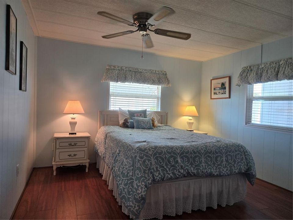 待售: $143,000 (2 贝兹, 2 浴室, 1055 平方英尺)