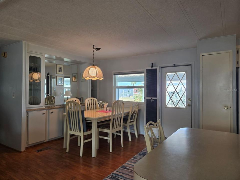 待售: $143,000 (2 贝兹, 2 浴室, 1055 平方英尺)