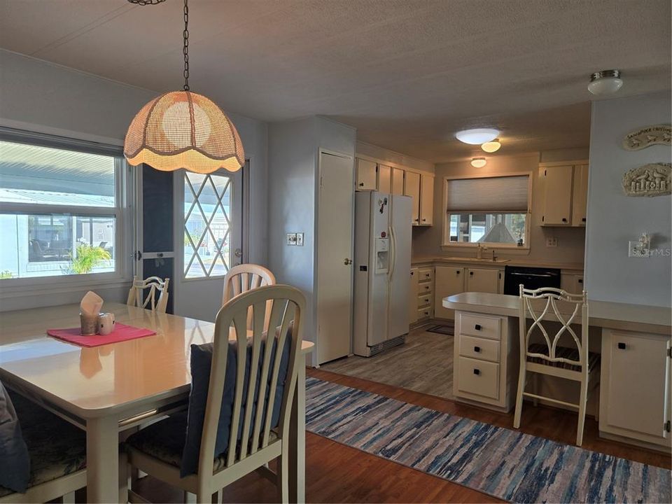 待售: $143,000 (2 贝兹, 2 浴室, 1055 平方英尺)