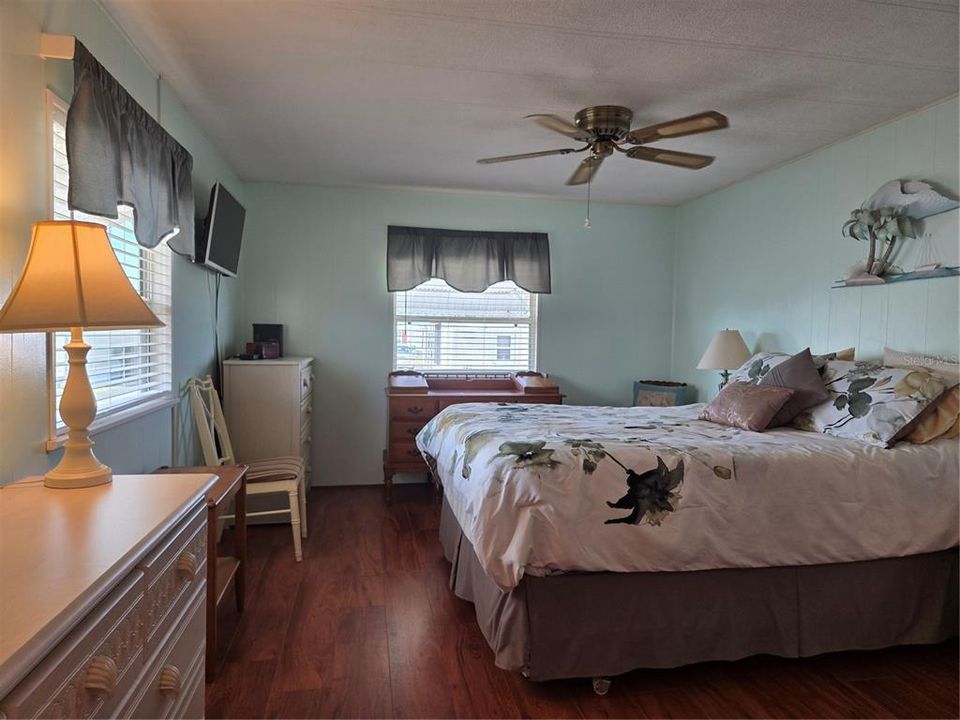 待售: $143,000 (2 贝兹, 2 浴室, 1055 平方英尺)