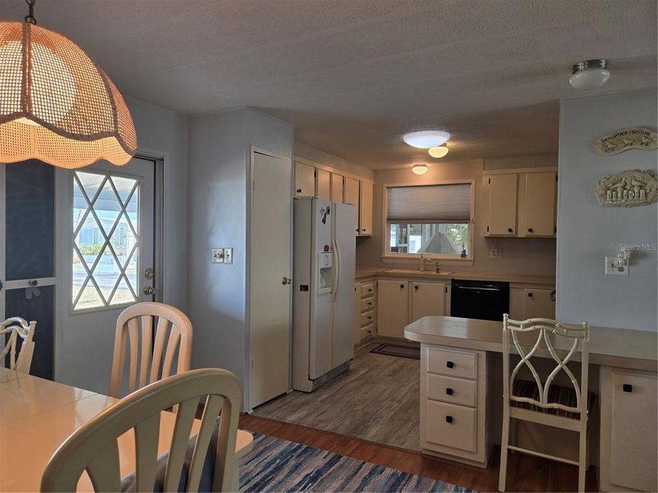 待售: $143,000 (2 贝兹, 2 浴室, 1055 平方英尺)