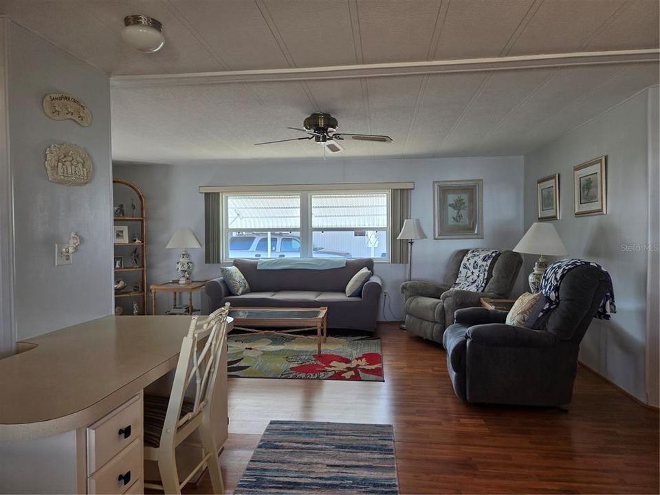 待售: $143,000 (2 贝兹, 2 浴室, 1055 平方英尺)