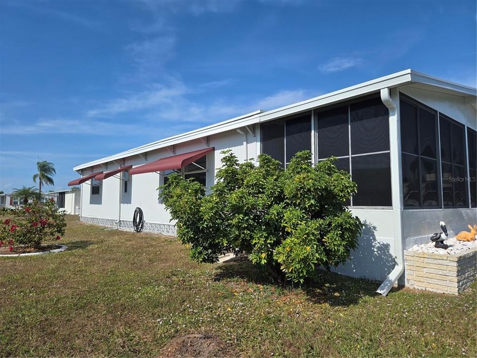 待售: $143,000 (2 贝兹, 2 浴室, 1055 平方英尺)