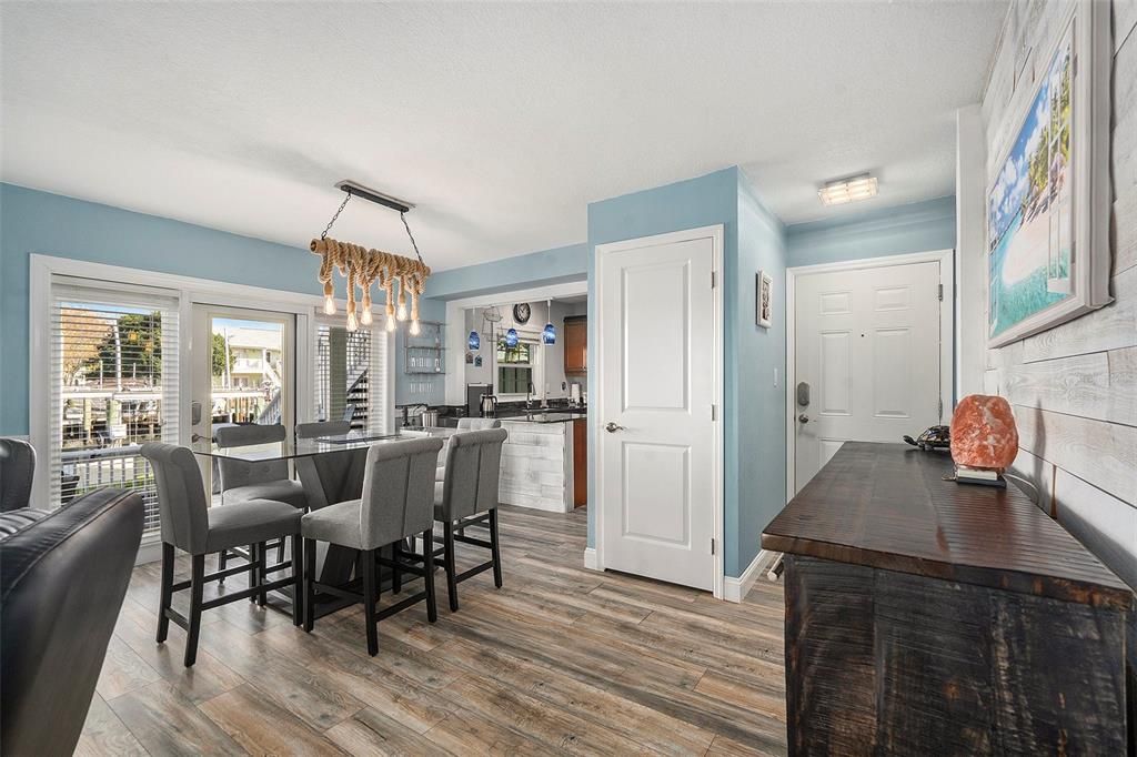 На продажу: $435,000 (2 спален, 2 ванн, 1018 Квадратных фут)