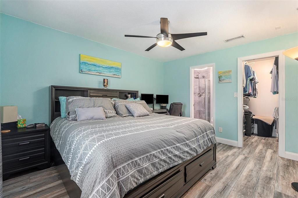 На продажу: $435,000 (2 спален, 2 ванн, 1018 Квадратных фут)