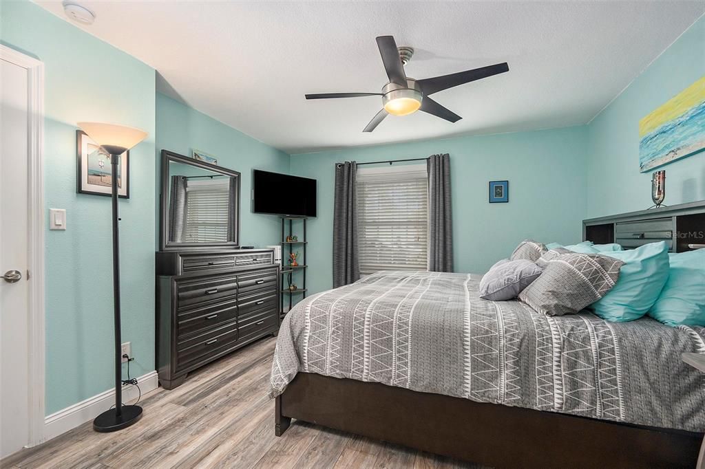 На продажу: $435,000 (2 спален, 2 ванн, 1018 Квадратных фут)