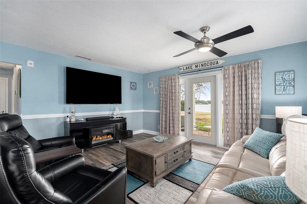 На продажу: $435,000 (2 спален, 2 ванн, 1018 Квадратных фут)