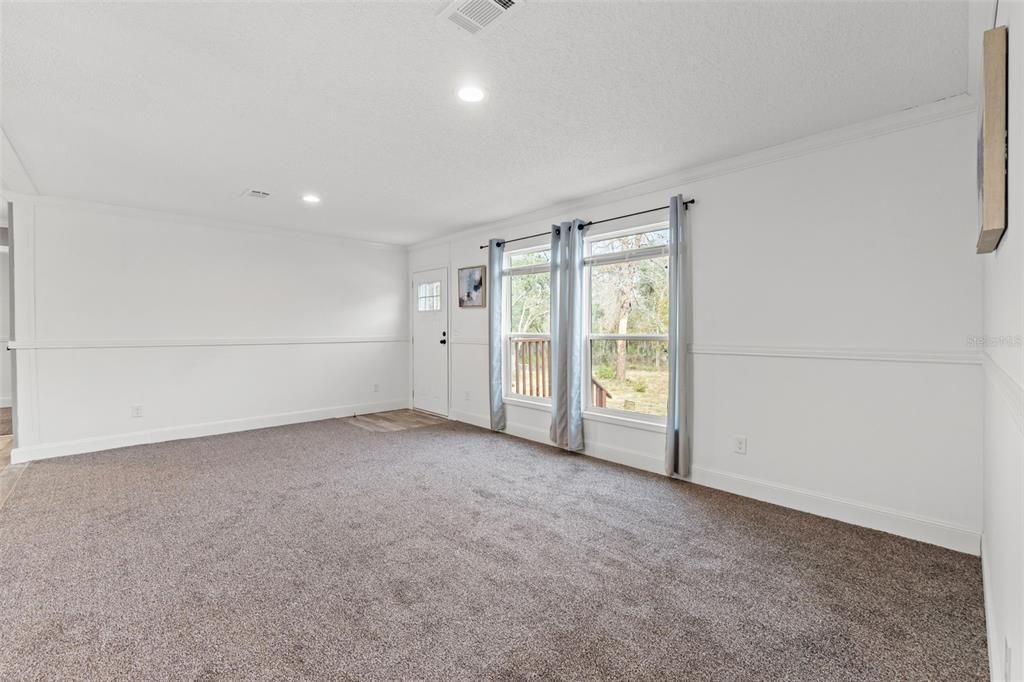 For Sale: $299,900 (3 beds, 2 baths, 1352 Square Feet)