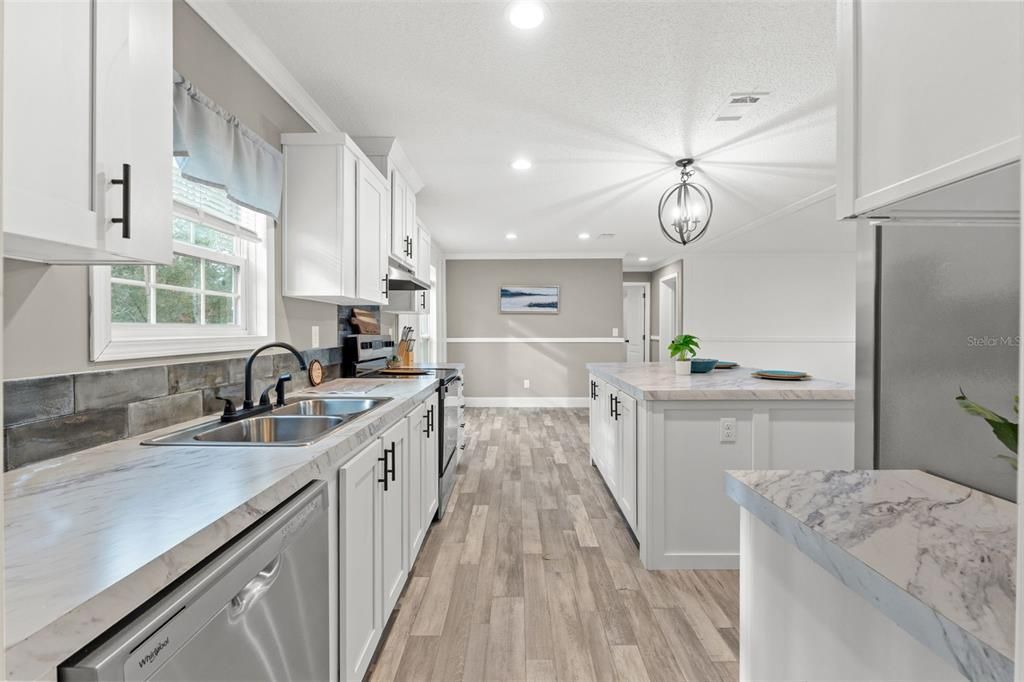 For Sale: $299,900 (3 beds, 2 baths, 1352 Square Feet)