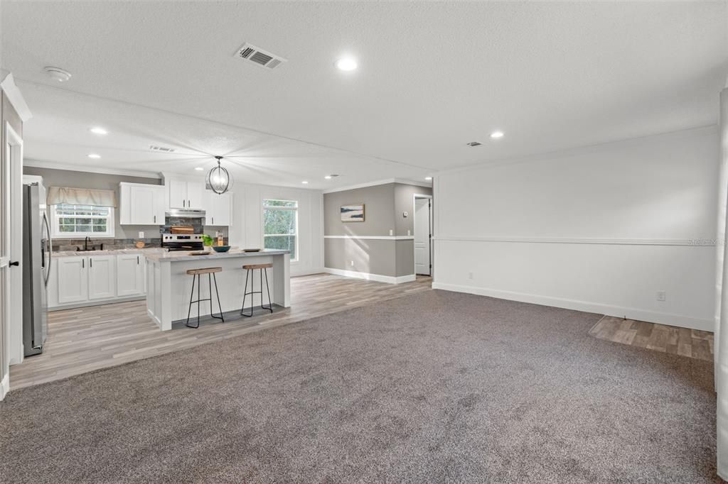 For Sale: $299,900 (3 beds, 2 baths, 1352 Square Feet)