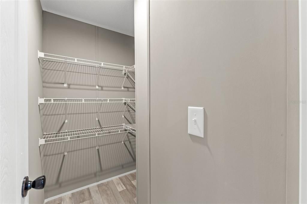 For Sale: $299,900 (3 beds, 2 baths, 1352 Square Feet)