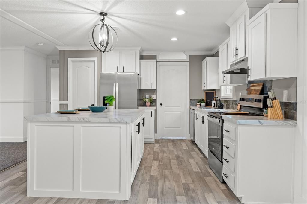 For Sale: $299,900 (3 beds, 2 baths, 1352 Square Feet)