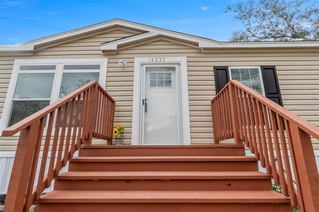 For Sale: $299,900 (3 beds, 2 baths, 1352 Square Feet)