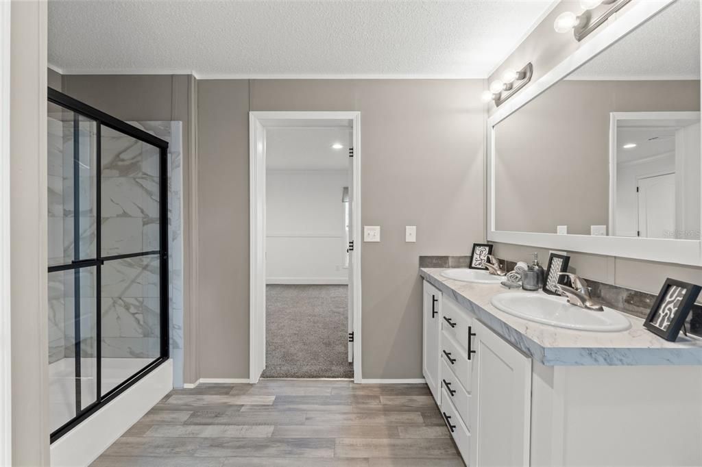 For Sale: $299,900 (3 beds, 2 baths, 1352 Square Feet)