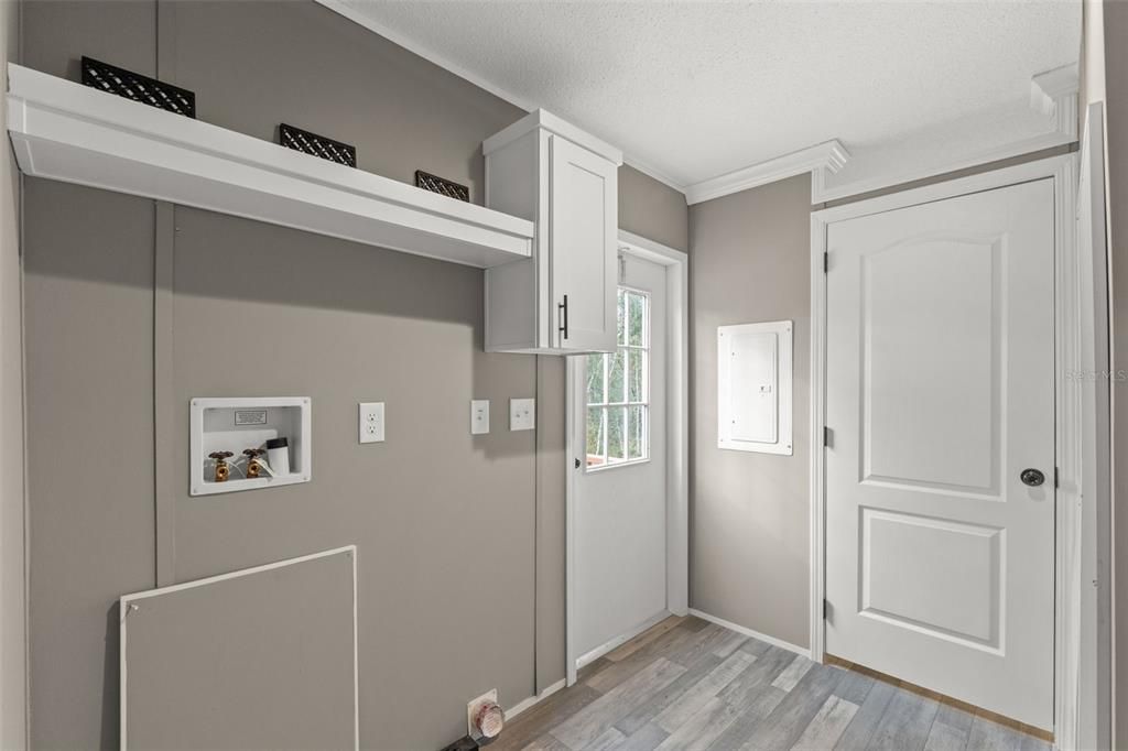 For Sale: $299,900 (3 beds, 2 baths, 1352 Square Feet)