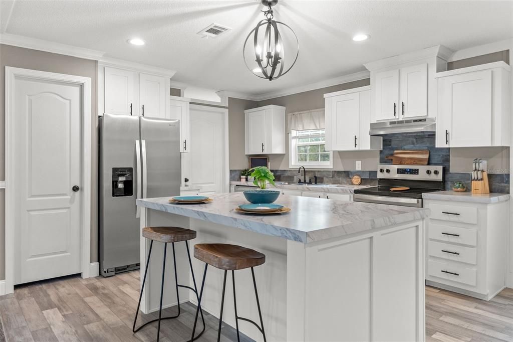 For Sale: $299,900 (3 beds, 2 baths, 1352 Square Feet)