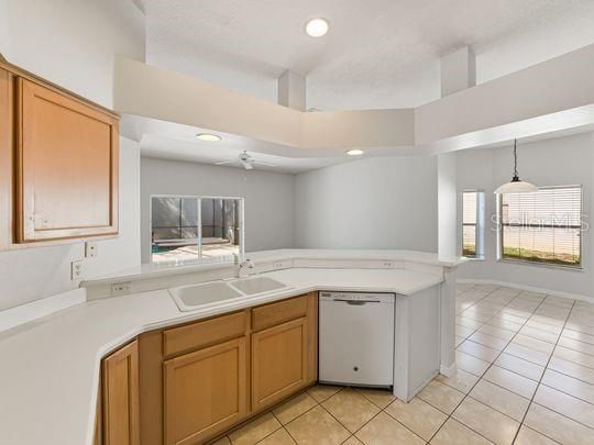 For Rent: $2,600 (5 beds, 3 baths, 2834 Square Feet)