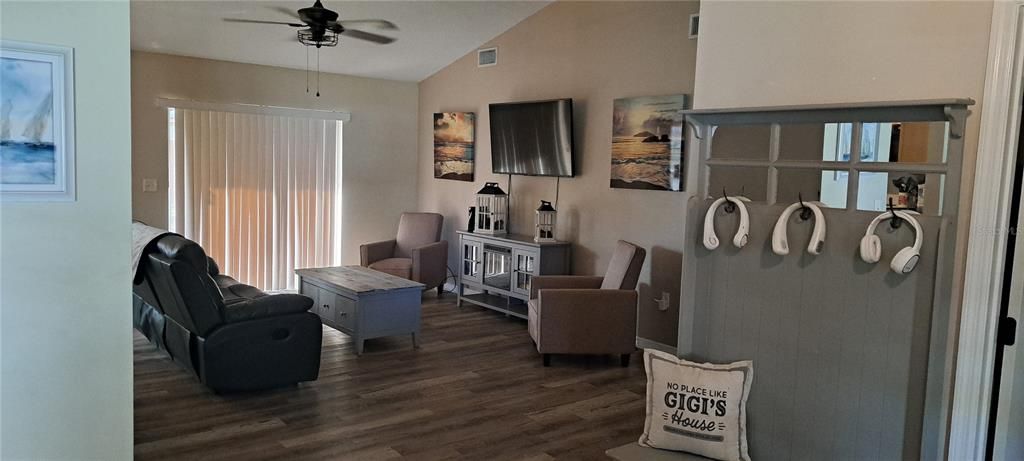 En Venta: $337,600 (3 camas, 2 baños, 1509 Pies cuadrados)